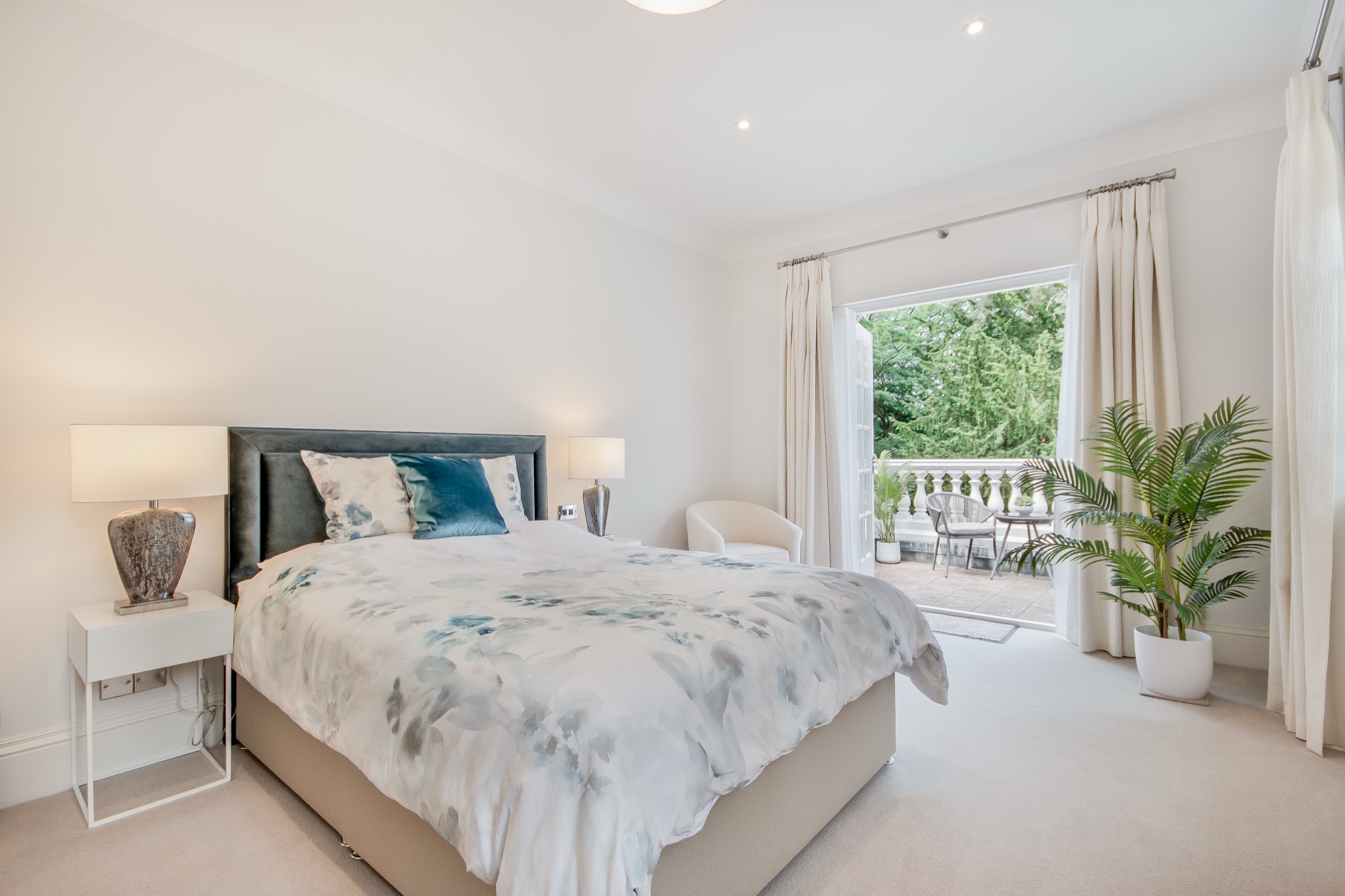 Principal bedroom with doors onto a balcony